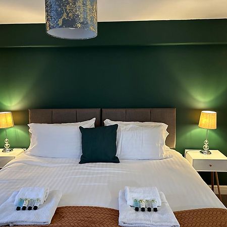 Orange Lilly In Stroud With Free Parking Apartman Kültér fotó