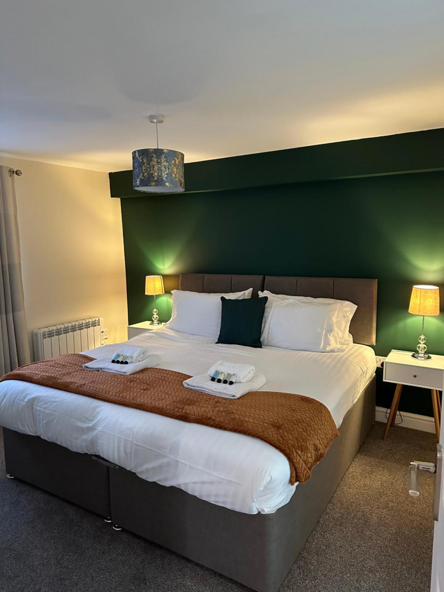 Orange Lilly In Stroud With Free Parking Apartman Kültér fotó